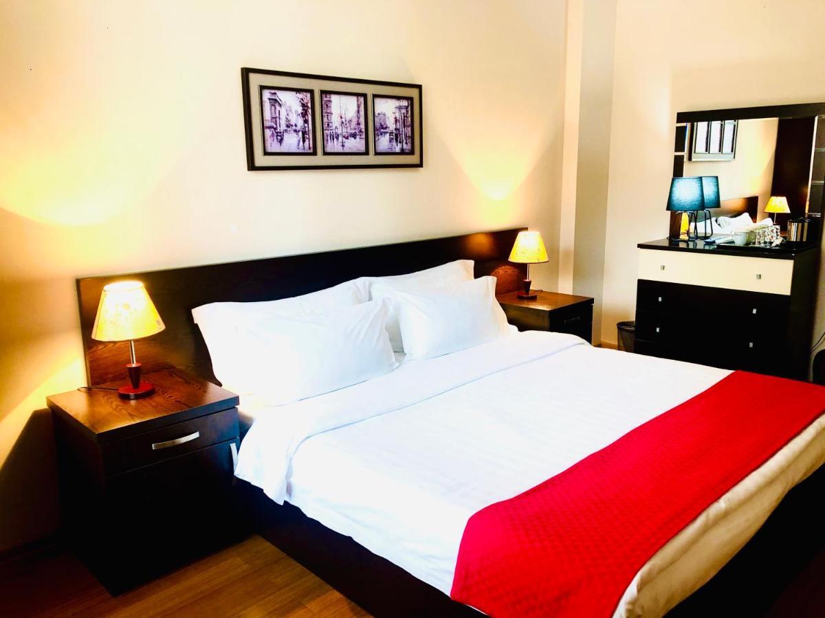 Hotel Aisi Batumi Bagian luar foto