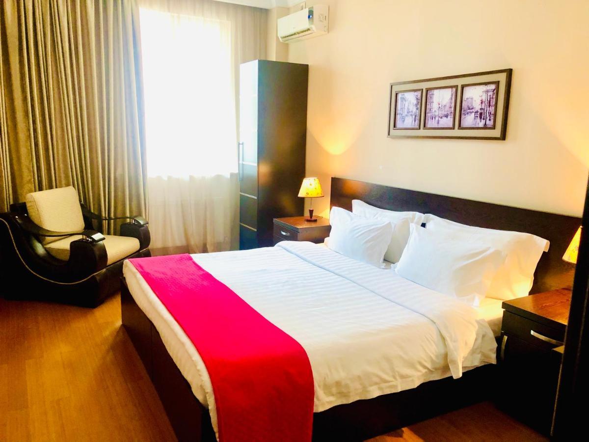 Hotel Aisi Batumi Bagian luar foto