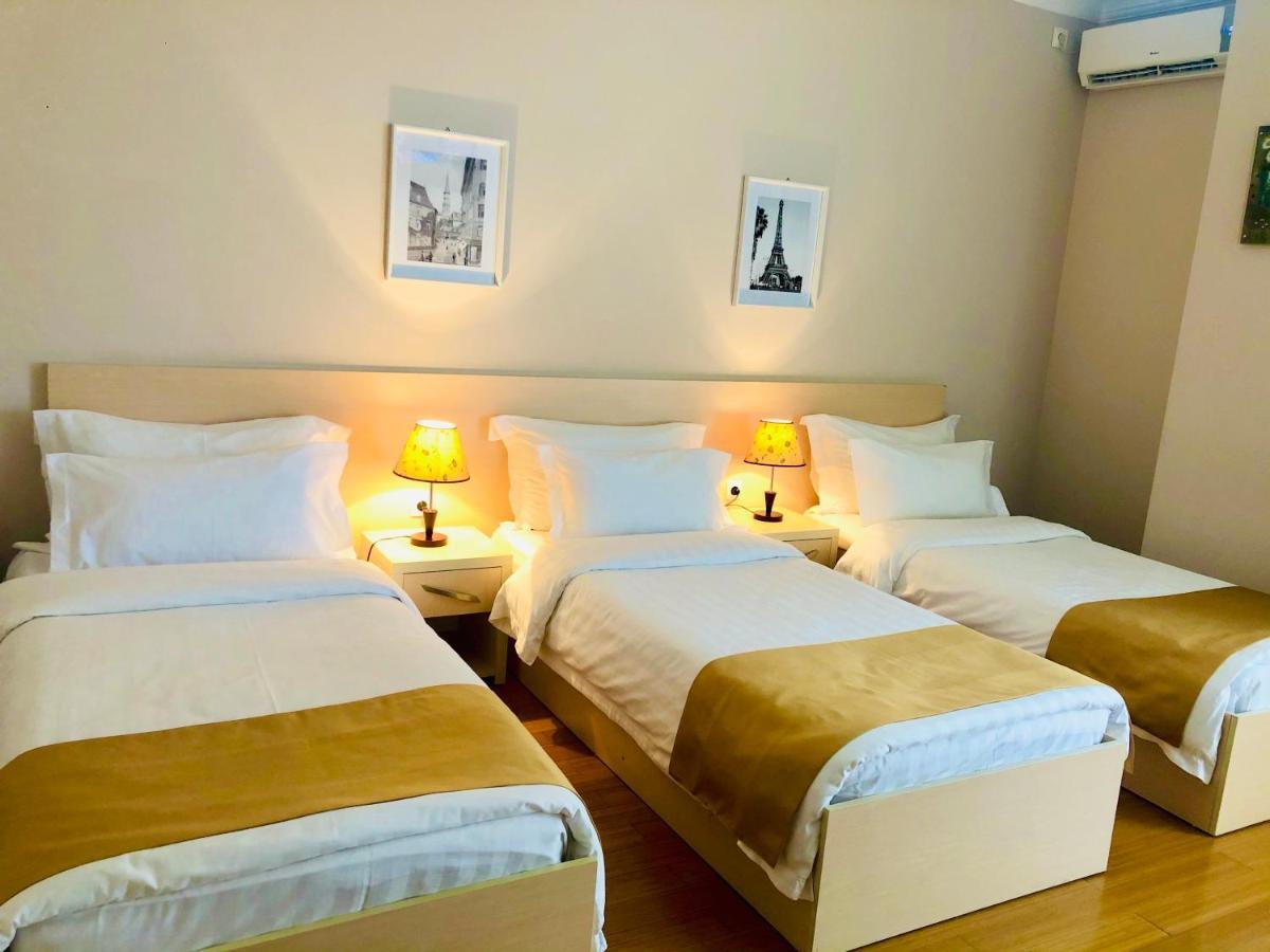 Hotel Aisi Batumi Bagian luar foto