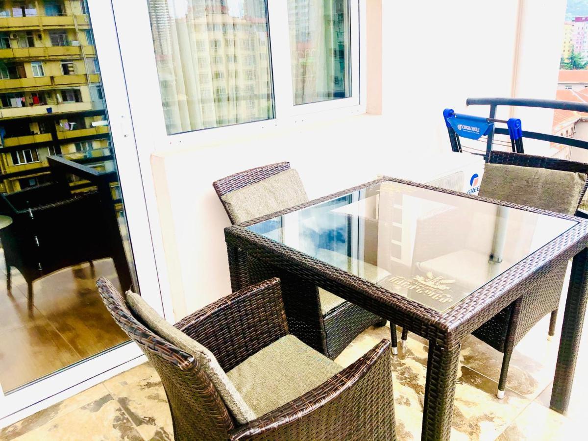 Hotel Aisi Batumi Bagian luar foto