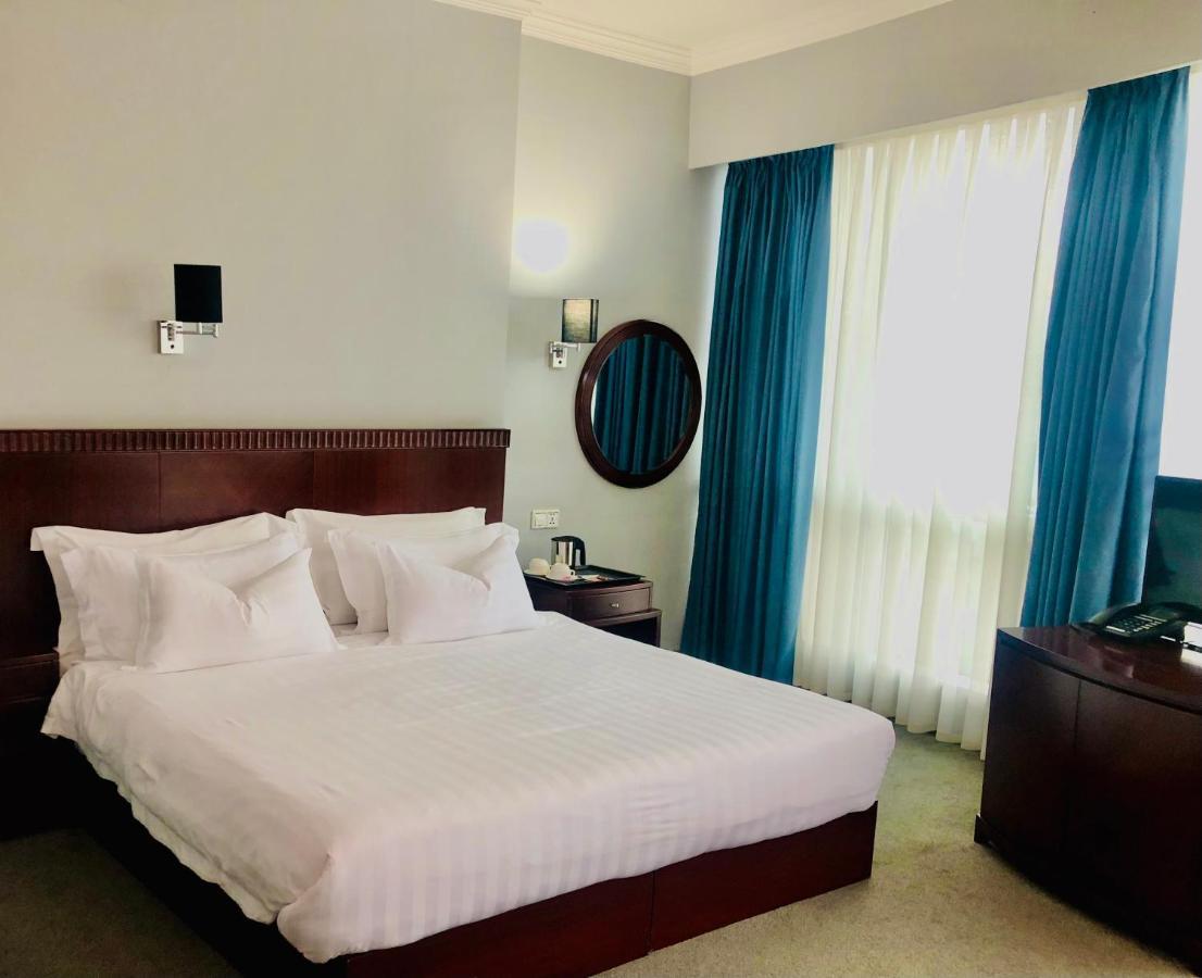 Hotel Aisi Batumi Bagian luar foto