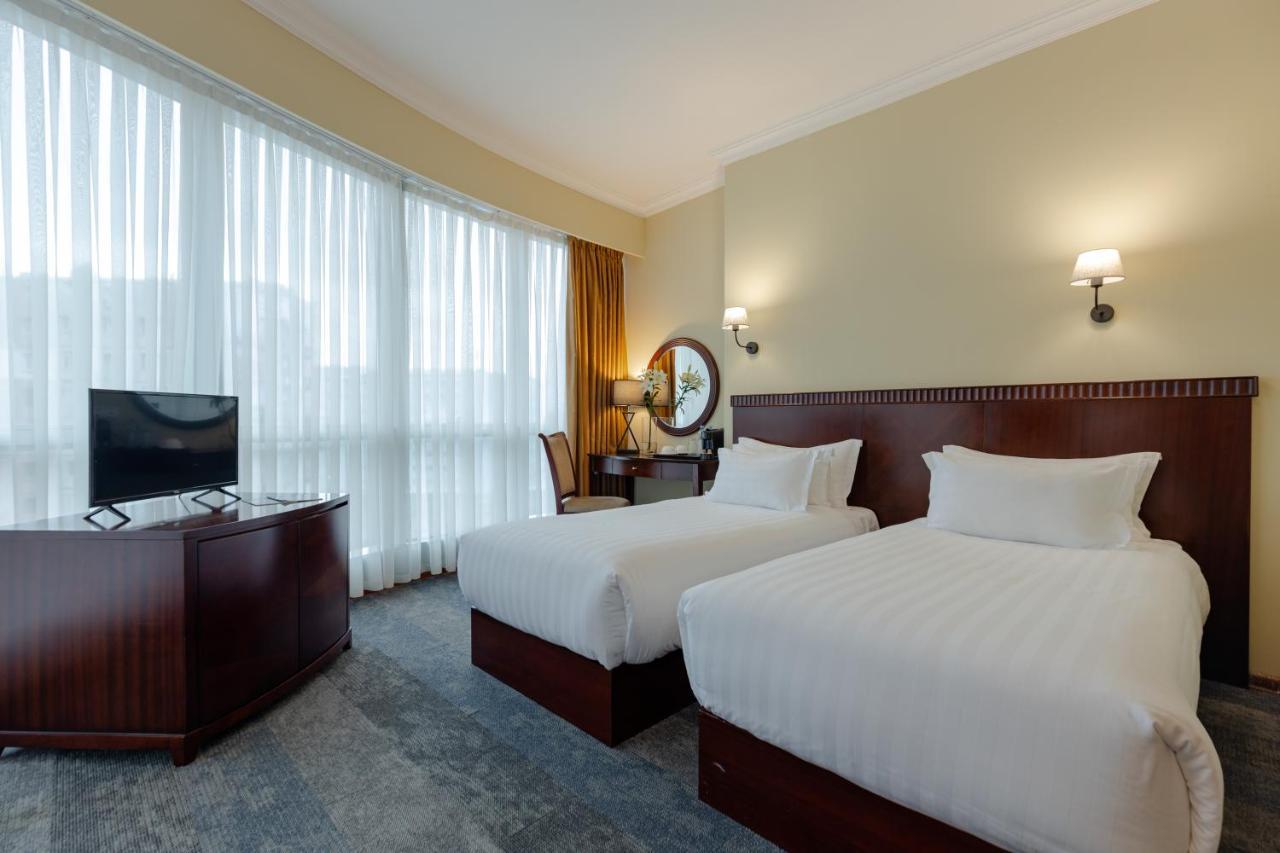 Hotel Aisi Batumi Bagian luar foto