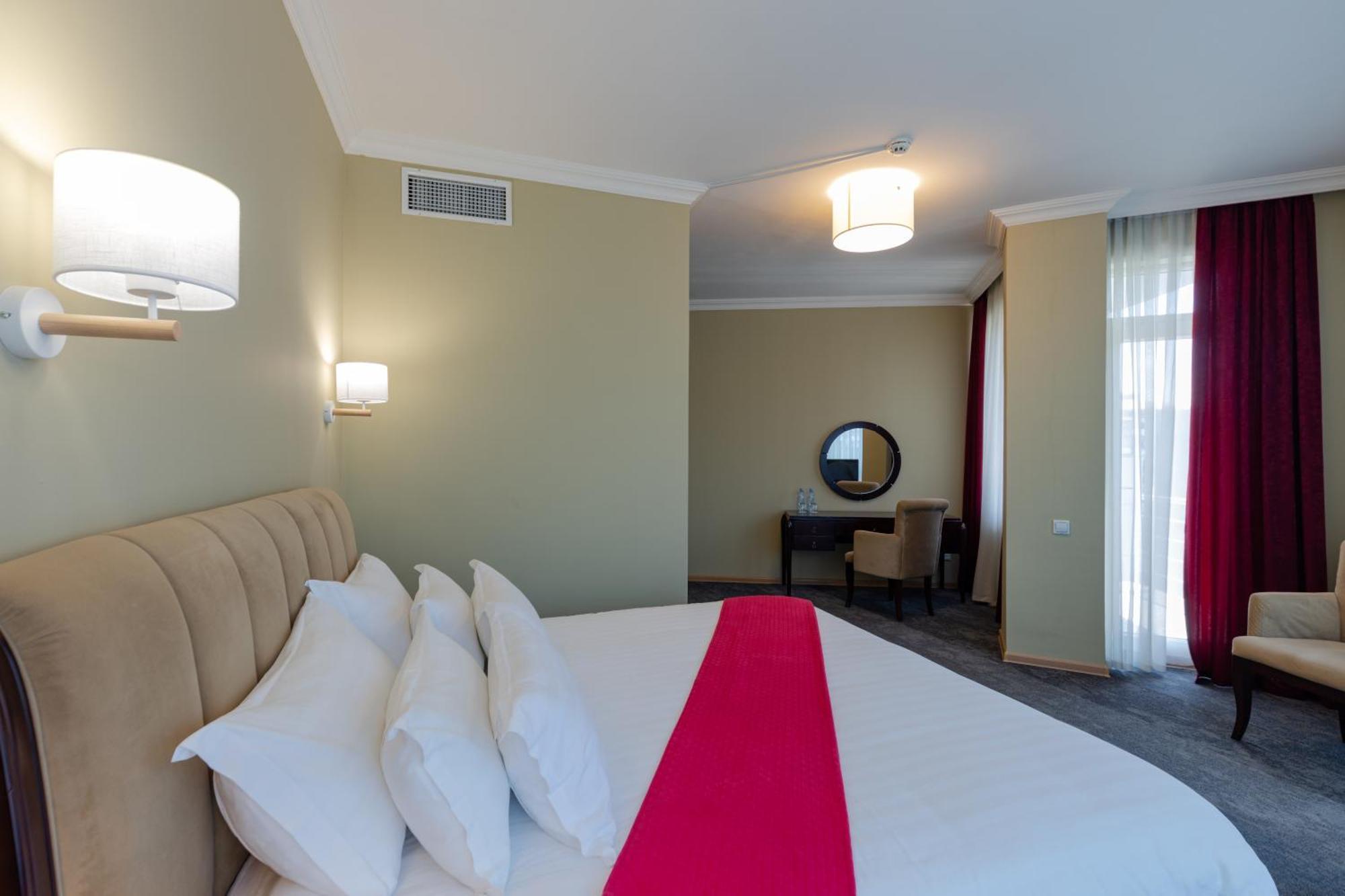Hotel Aisi Batumi Bagian luar foto