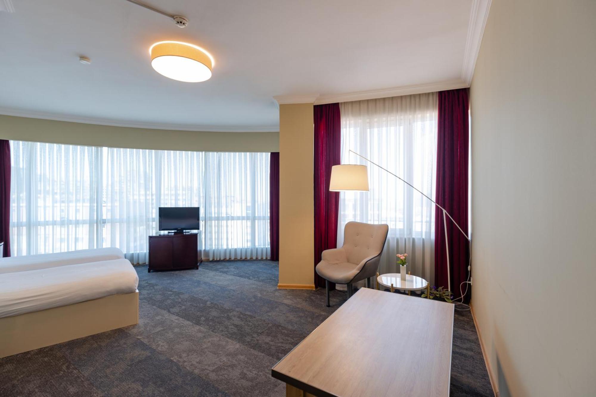 Hotel Aisi Batumi Bagian luar foto