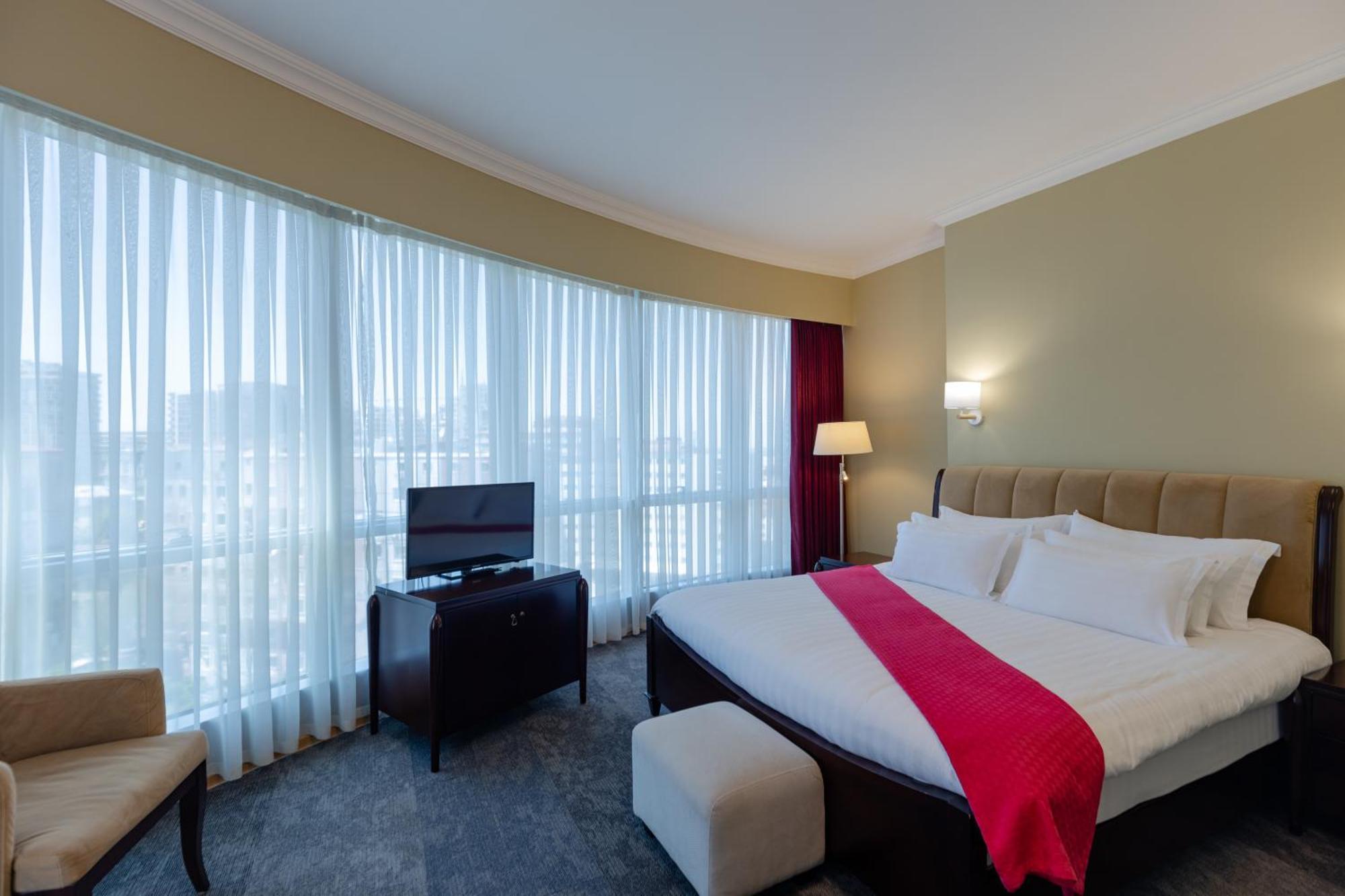 Hotel Aisi Batumi Bagian luar foto