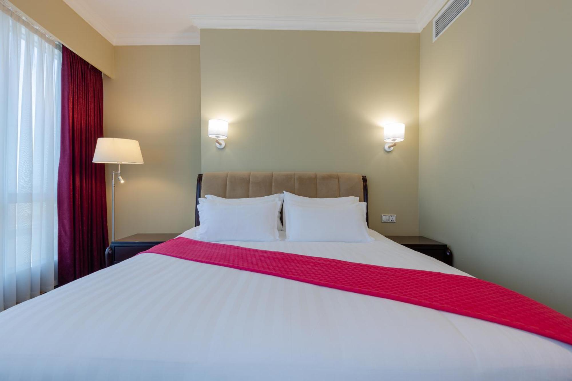 Hotel Aisi Batumi Bagian luar foto