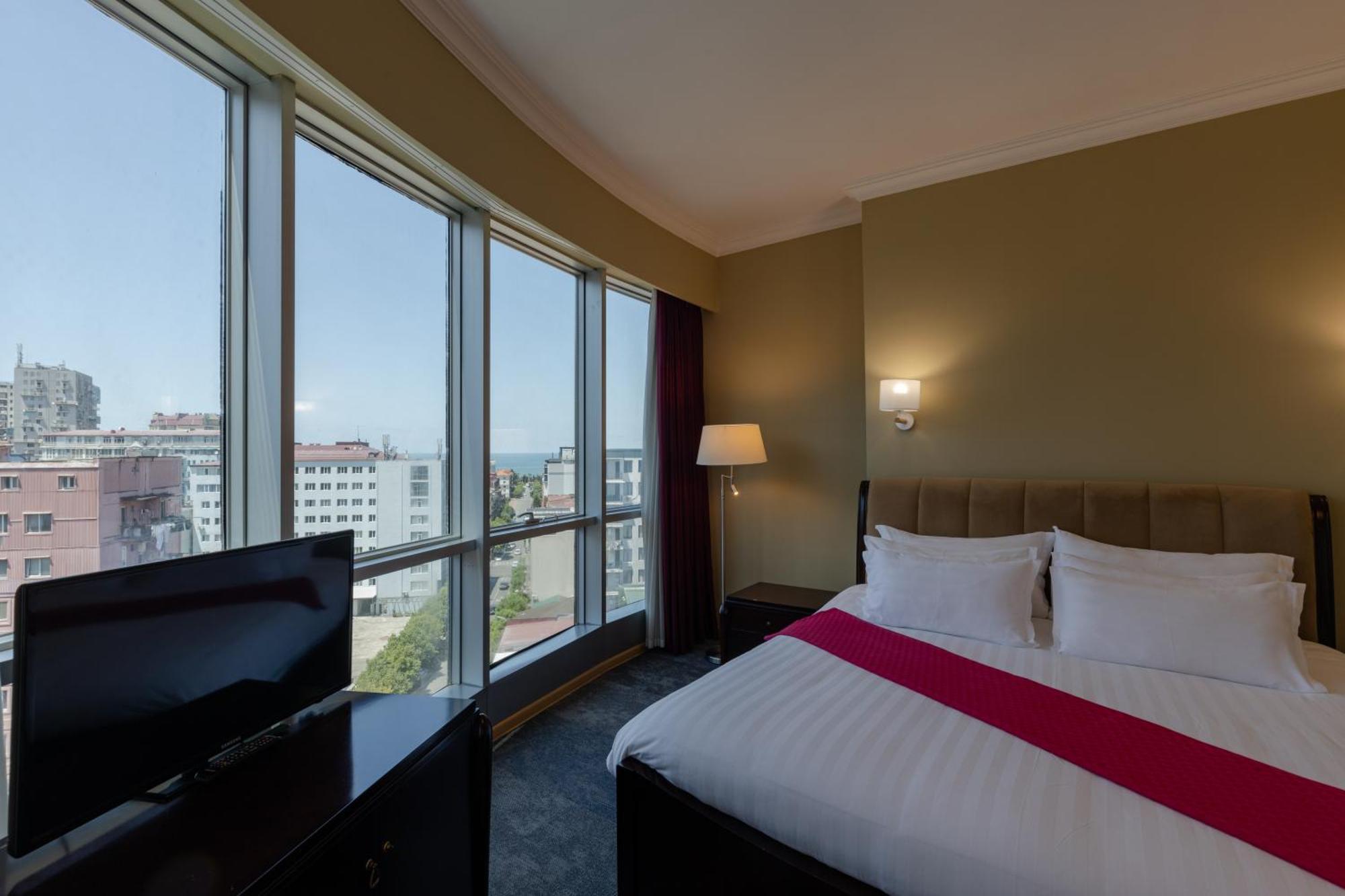 Hotel Aisi Batumi Bagian luar foto