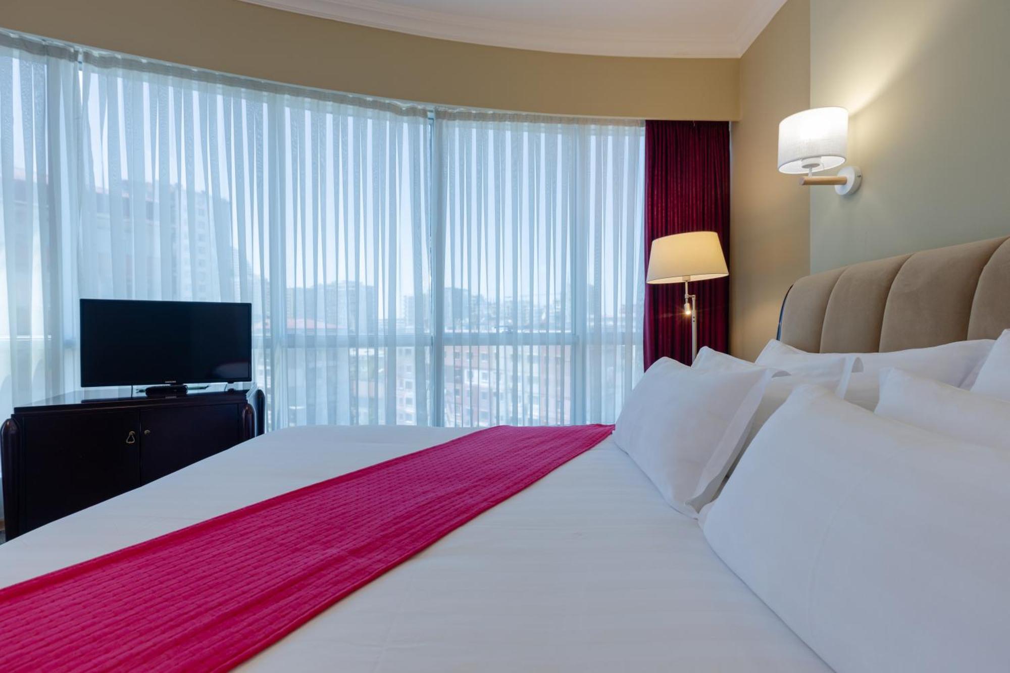 Hotel Aisi Batumi Bagian luar foto