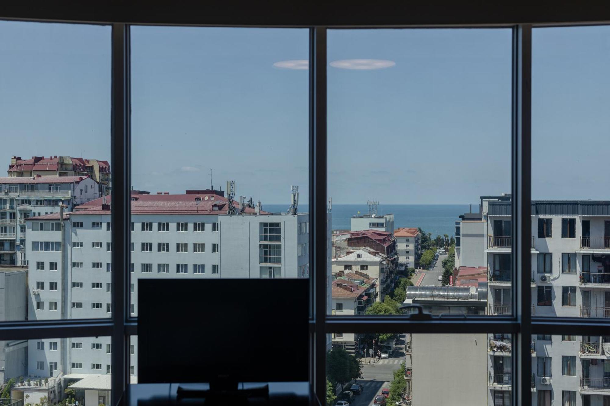 Hotel Aisi Batumi Bagian luar foto