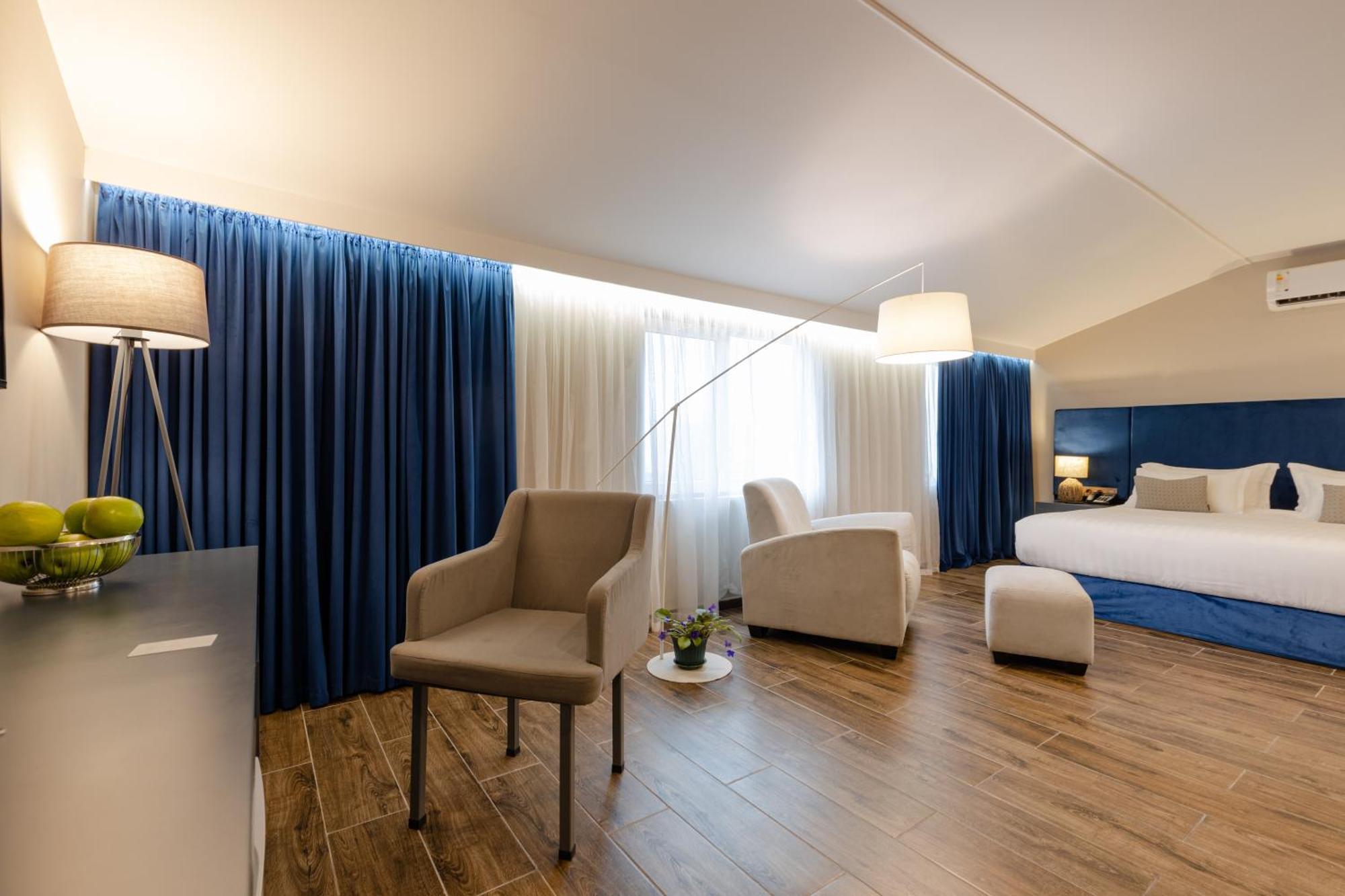 Hotel Aisi Batumi Bagian luar foto