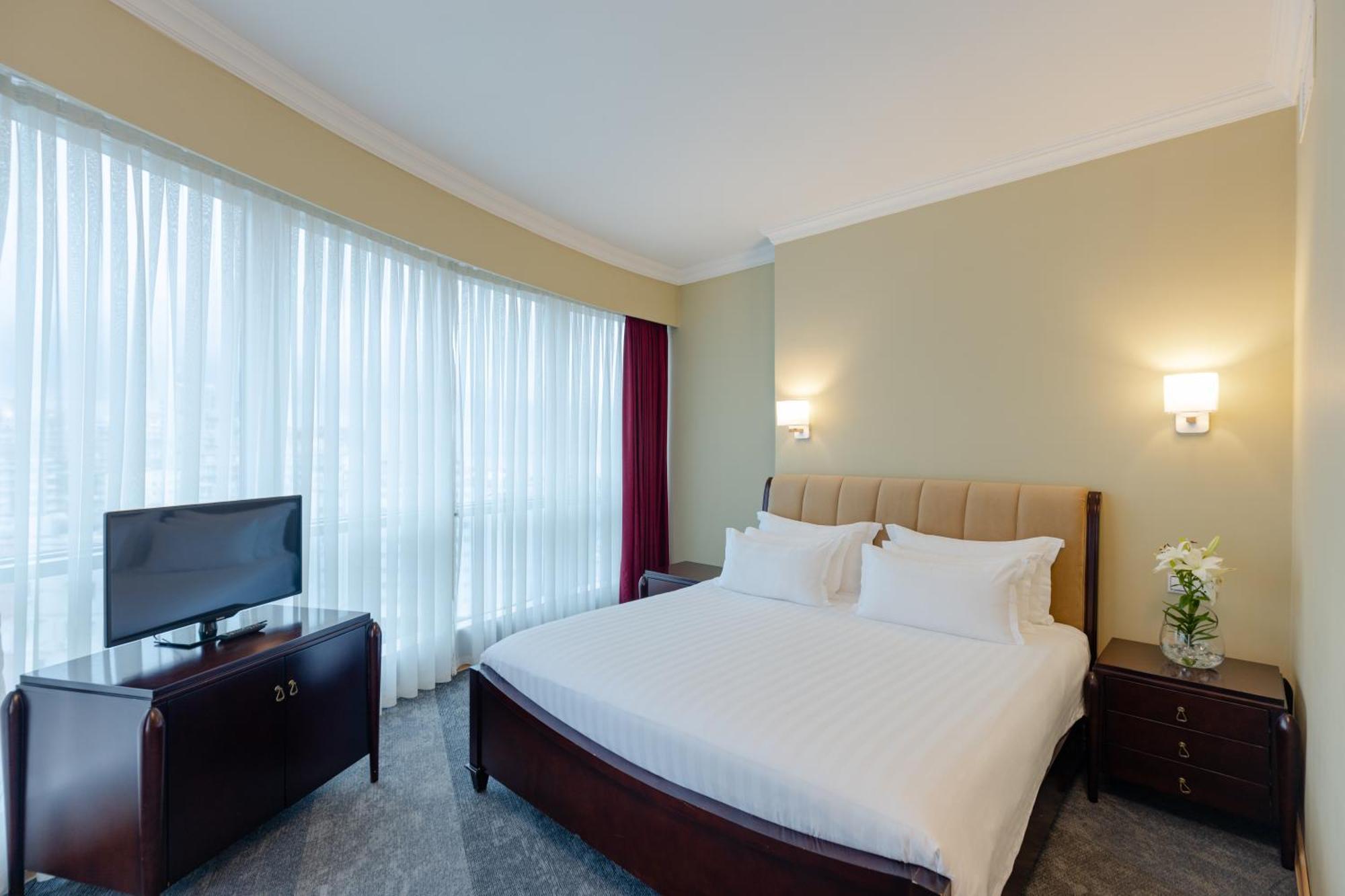 Hotel Aisi Batumi Bagian luar foto