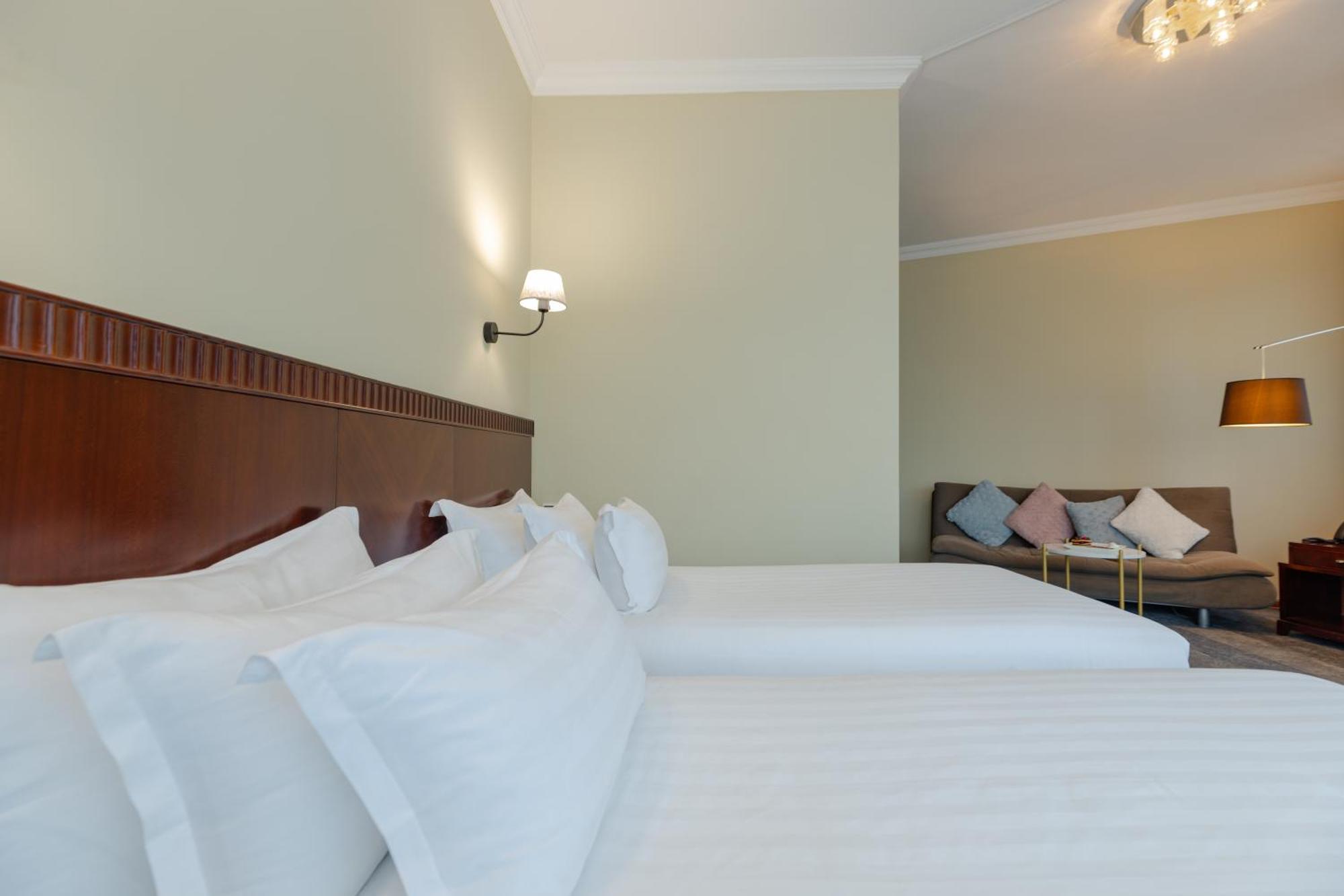 Hotel Aisi Batumi Bagian luar foto