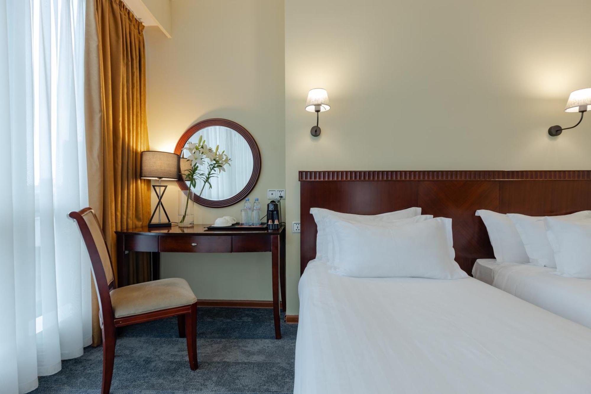 Hotel Aisi Batumi Bagian luar foto