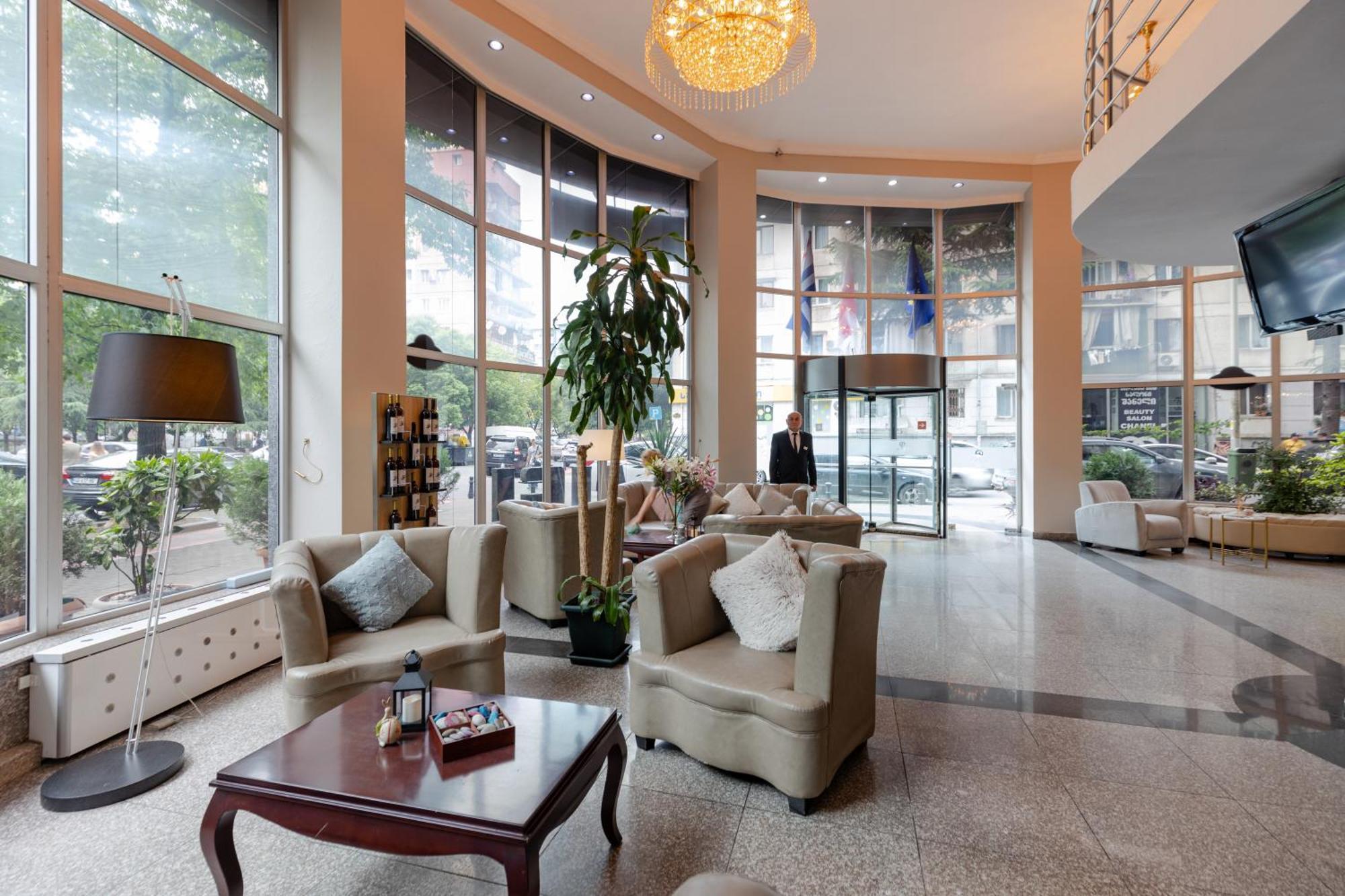 Hotel Aisi Batumi Bagian luar foto