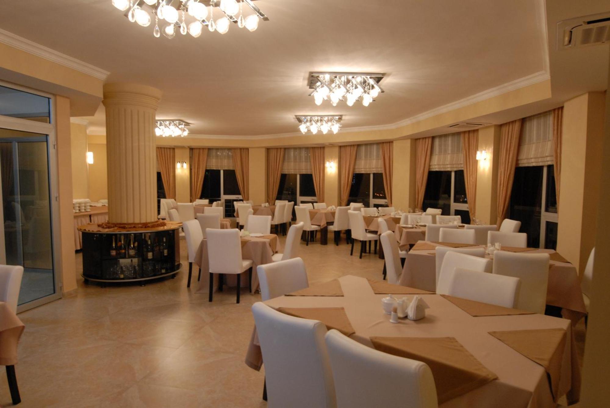 Hotel Aisi Batumi Bagian luar foto