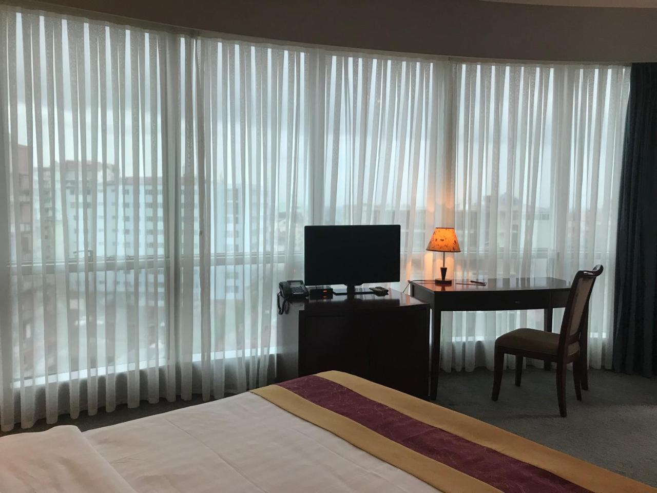 Hotel Aisi Batumi Bagian luar foto