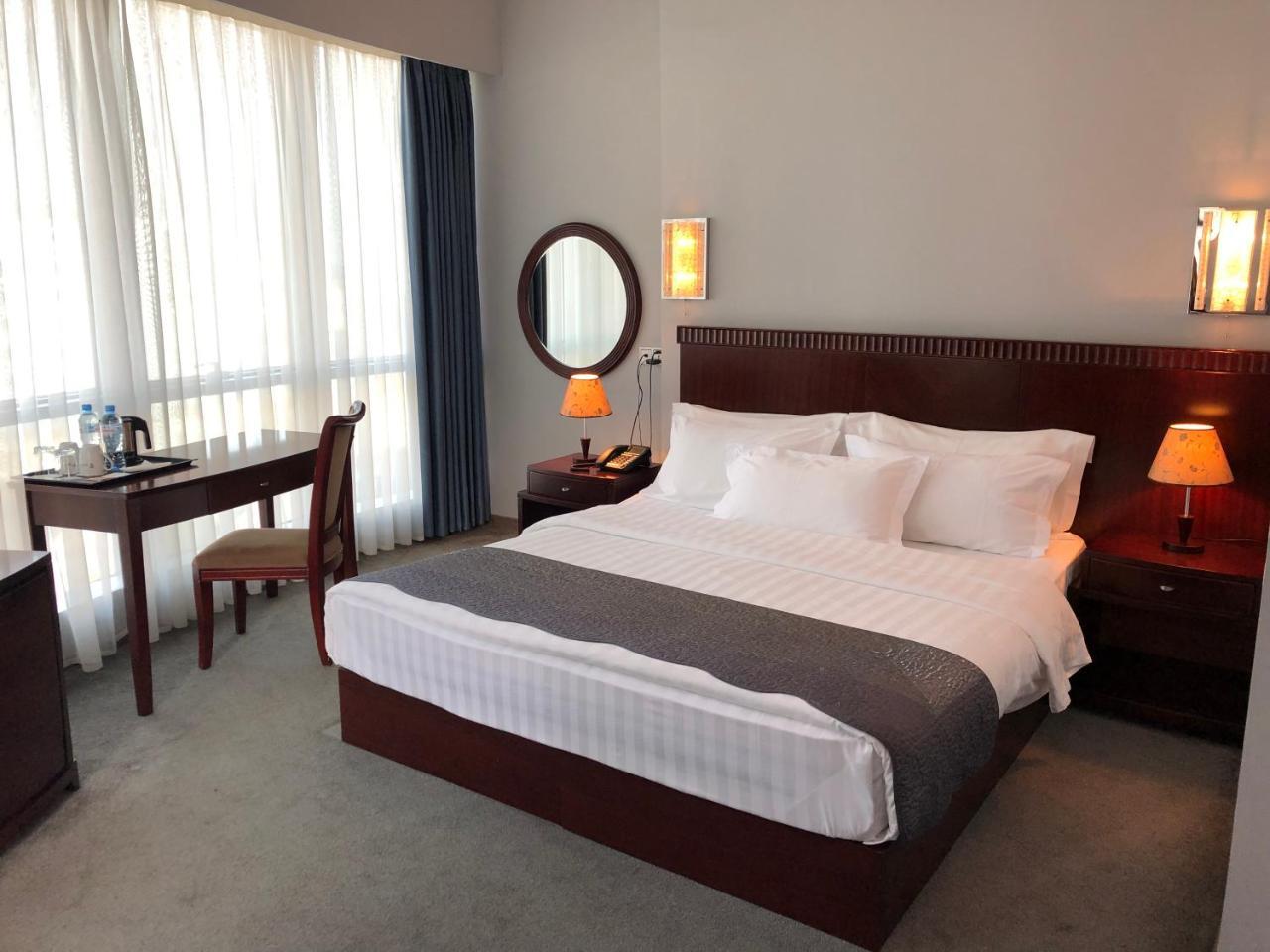 Hotel Aisi Batumi Bagian luar foto