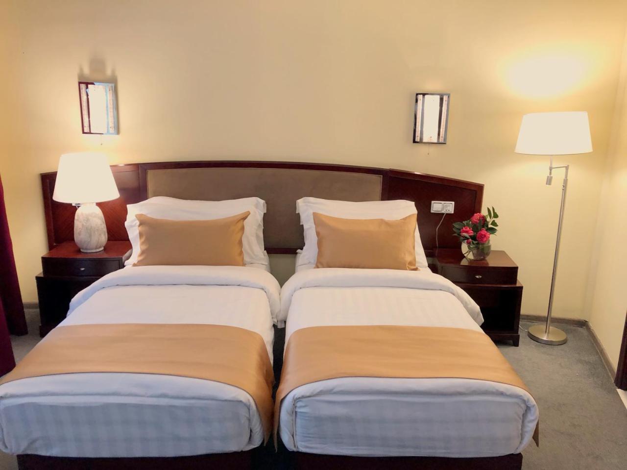 Hotel Aisi Batumi Bagian luar foto