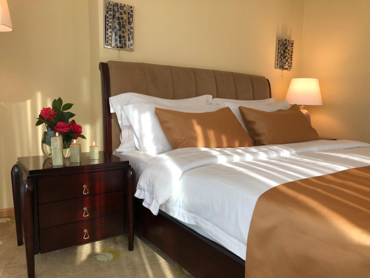 Hotel Aisi Batumi Bagian luar foto