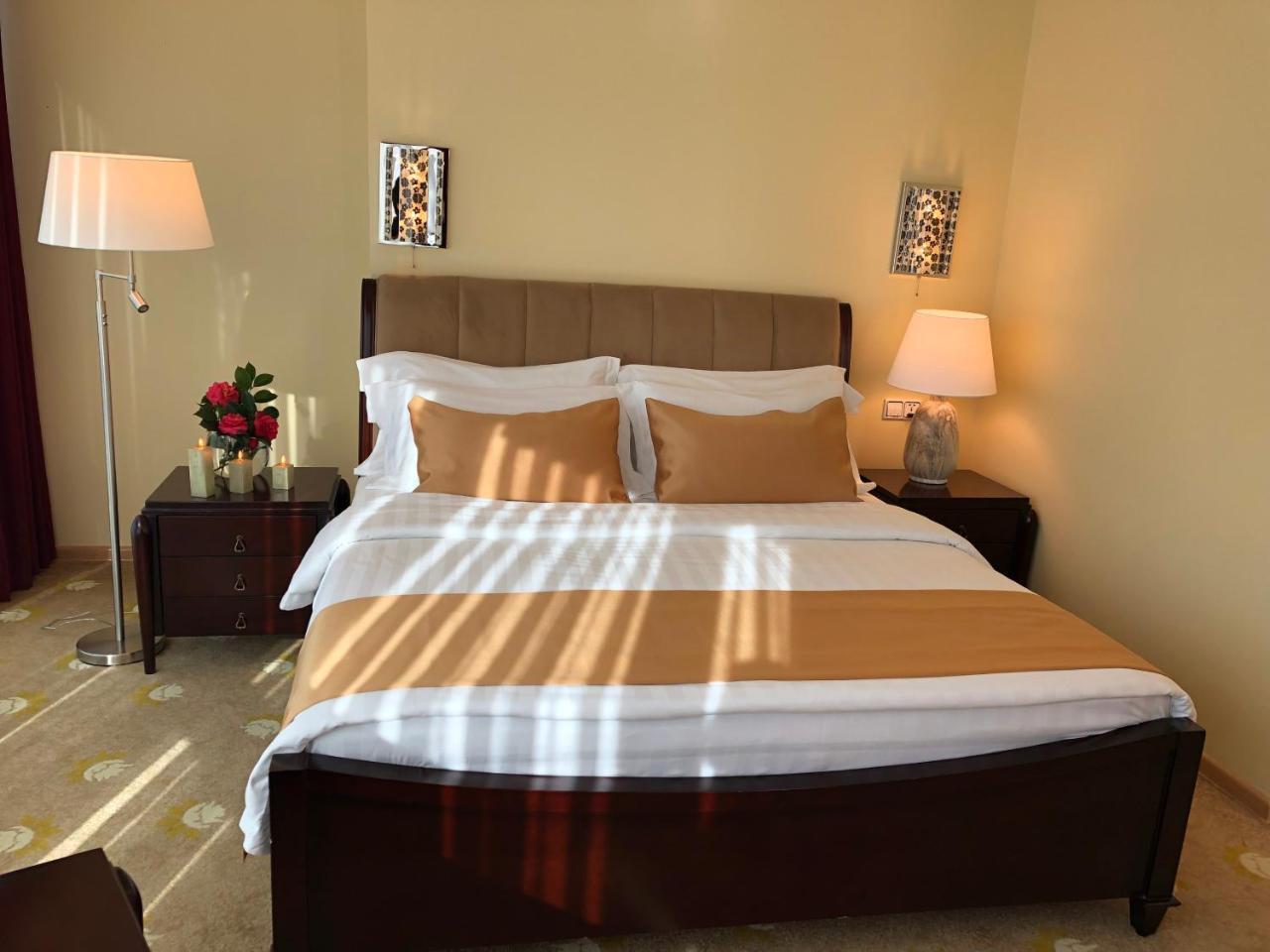 Hotel Aisi Batumi Bagian luar foto
