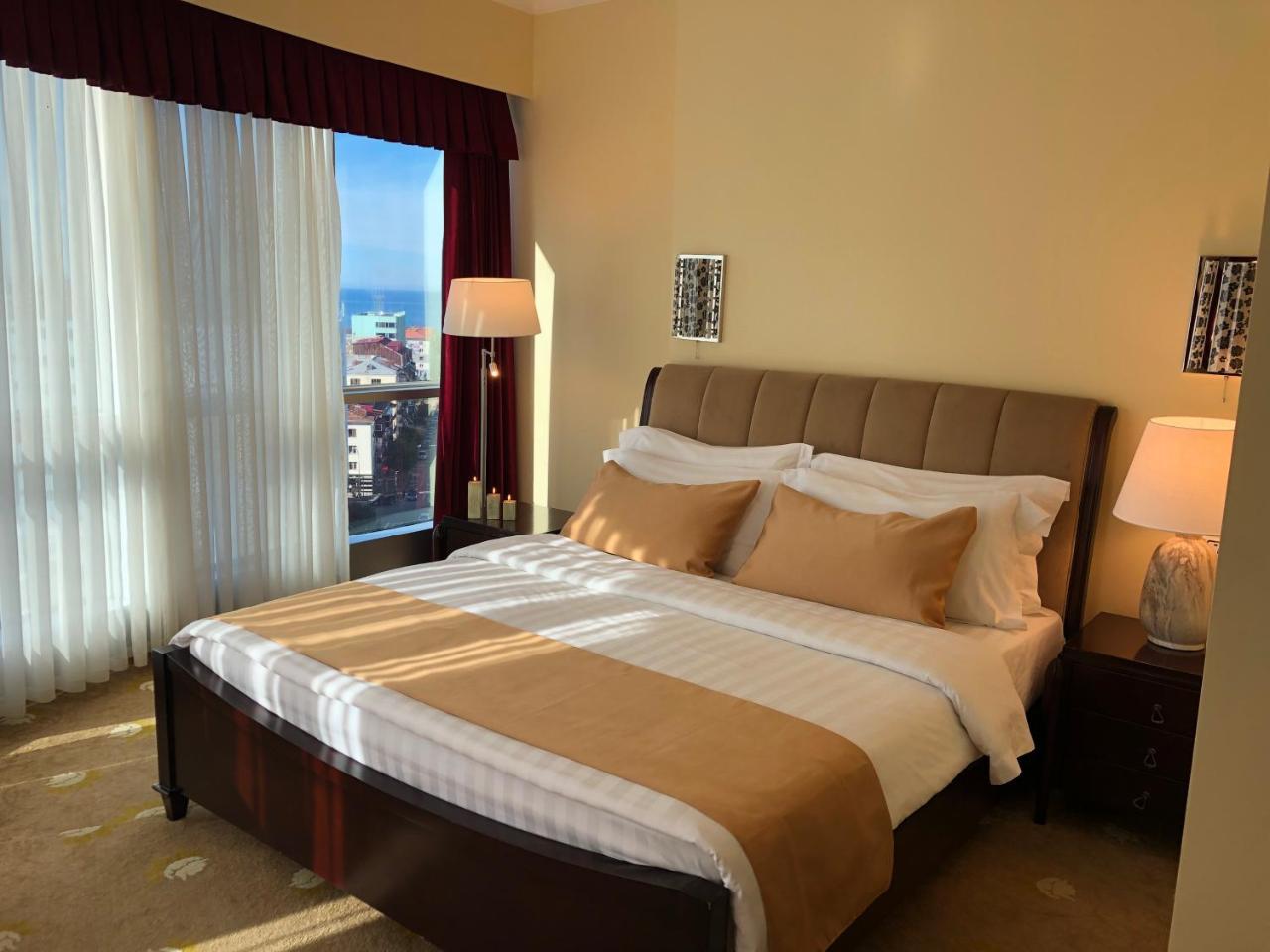 Hotel Aisi Batumi Bagian luar foto