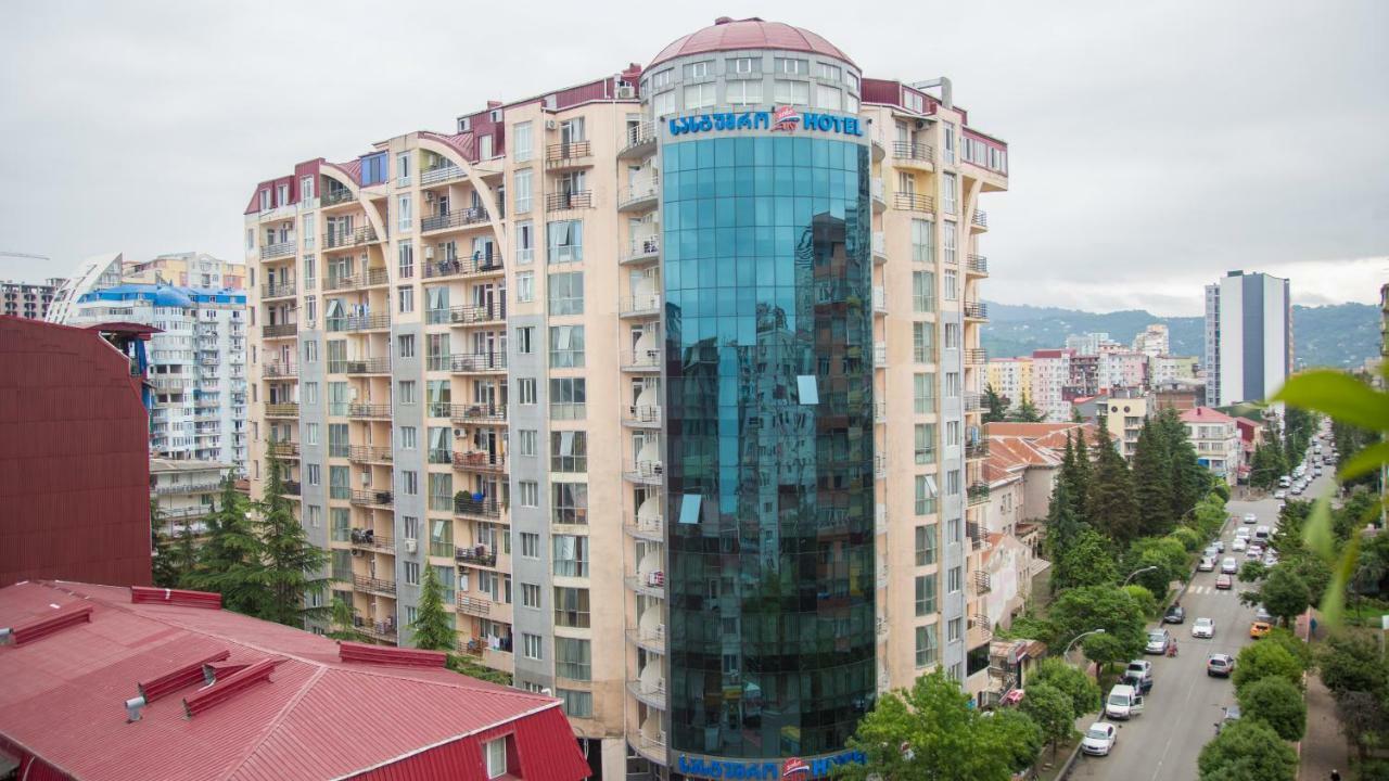 Hotel Aisi Batumi Bagian luar foto