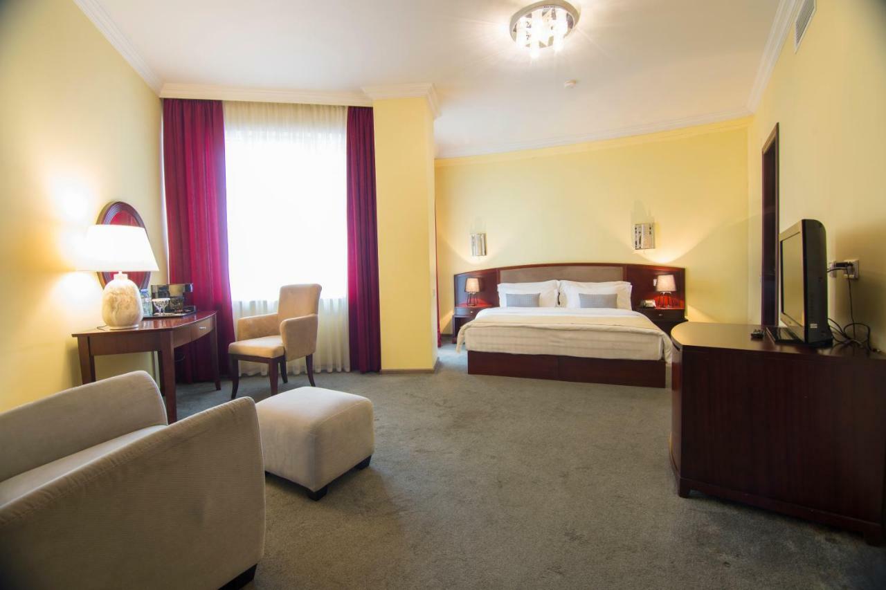 Hotel Aisi Batumi Bagian luar foto