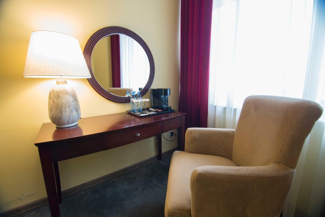 Hotel Aisi Batumi Bagian luar foto