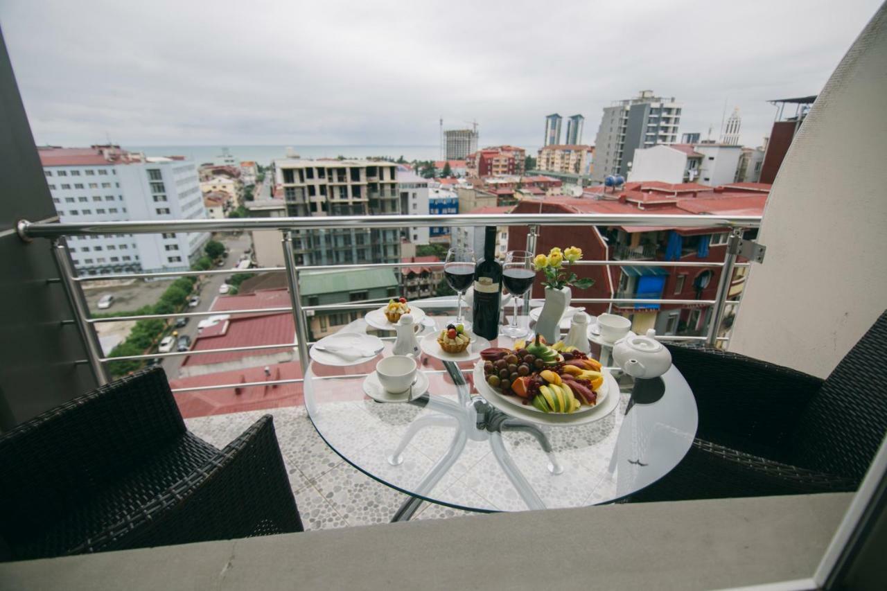 Hotel Aisi Batumi Bagian luar foto