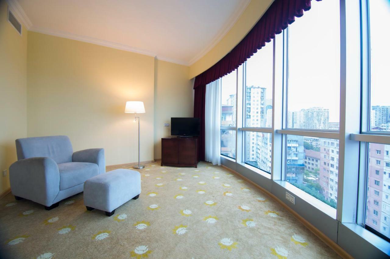Hotel Aisi Batumi Bagian luar foto